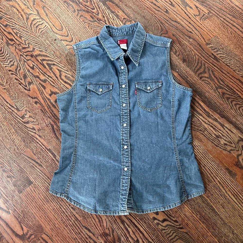 Levi’s sleeveless denim top Medium